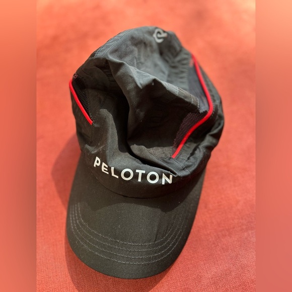 Peloton Black Cap - Picture 2 of 5